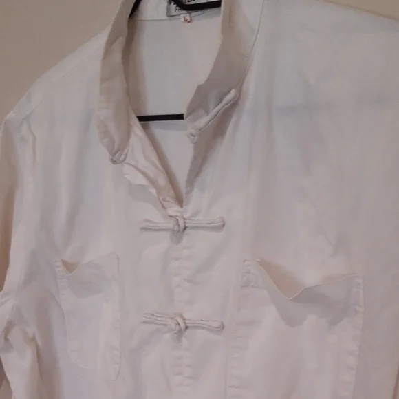 White SS Shirt with Mandarin Collar and traditional frog button closures. - Picture 9 of 11